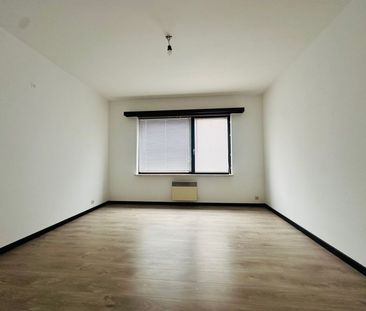 Gelijkvloers appartement met één slaapkamer + autostandplaats! - Foto 2