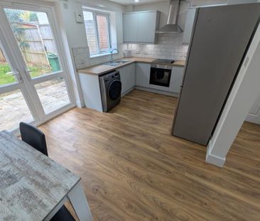 2 bedroom semi-detached house to rent - Photo 5