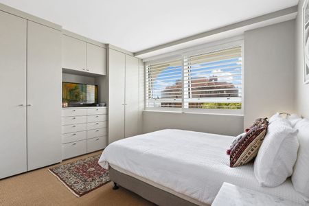 2a Elizabeth Bay Road, Elizabeth Bay NSW 2011 - Apartment For Rent | Domain - Photo 4