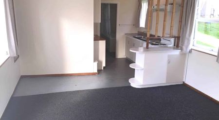 CUTE ONE BEDROOM, DOWNSTAIRS HOME WITH CARPORT - Photo 5