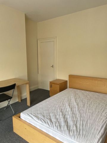 4 bedroom terraced house to rent - Photo 2