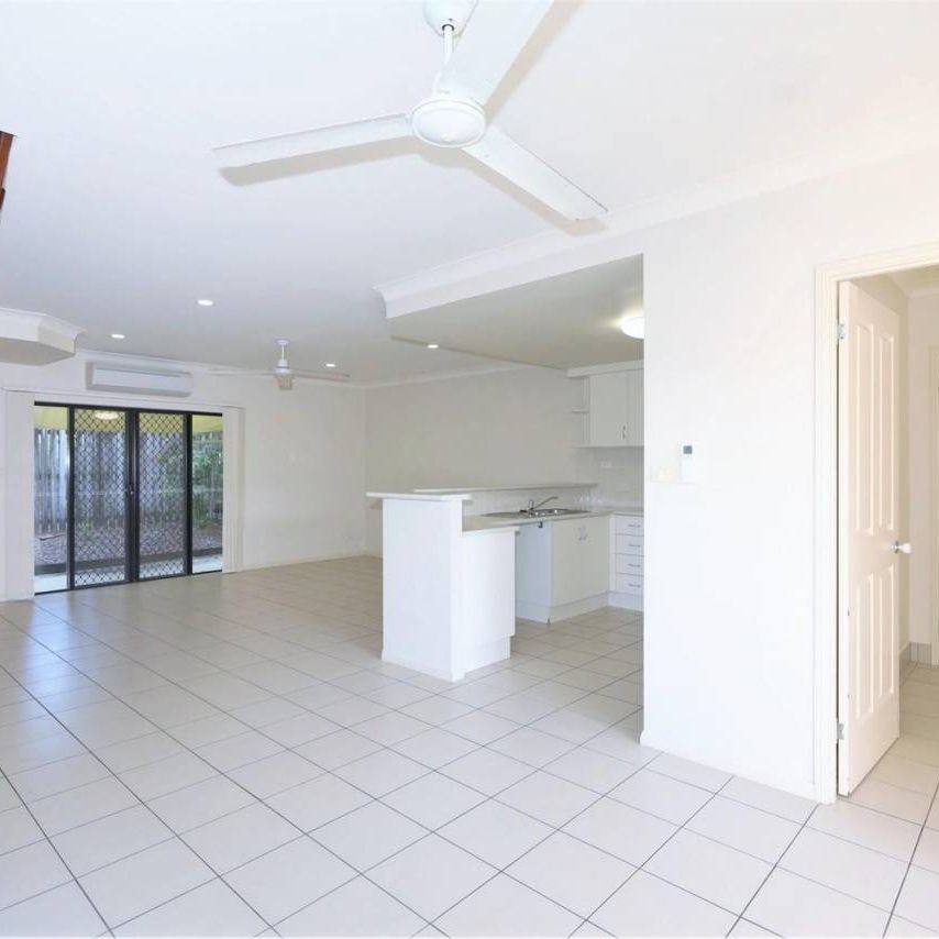 Large Townhouse in Gated Complex - Double Garage - Pool - Tennis Court - Photo 1