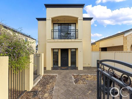 Open the Door to Spacious, Sunlit Townhouse Living in Campbelltown - Photo 2