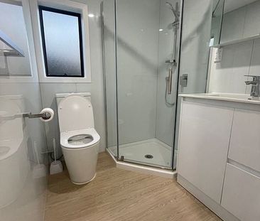 2 bedroom unit in Royal Heights! - Photo 4