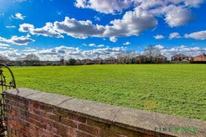 3 BEDROOM House - End Terrace - Photo 2