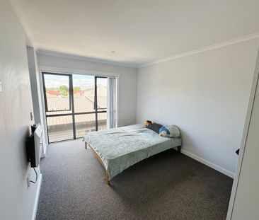Modern Multi-level Studio Accommodation – Directly Opposite The Uni... - Photo 2