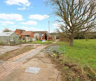 2 bedroom character property to rent - Photo 1