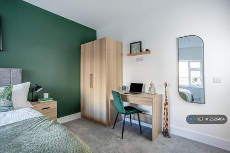 1 bedroom in a house share to rent - Photo 2