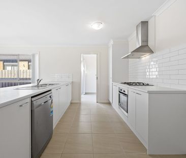 Spacious Home In Warralily Estate - Photo 5