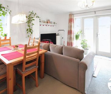 3 bedroom semi-detached house to rent - Photo 2