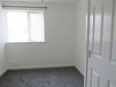 Park Approach, Denham Court Park Approach, B23 - Photo 2