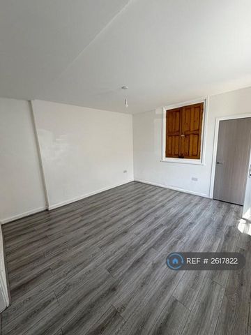 3 bedroom penthouse to rent - Photo 2