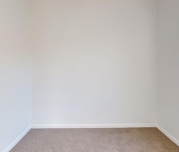 Spacious Living Space for Rent! - Photo 3