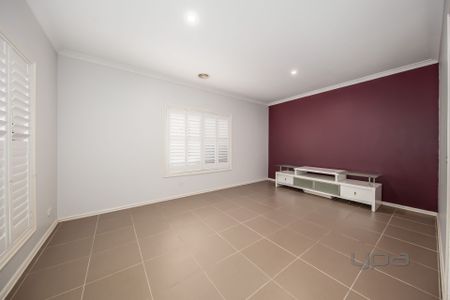 10 Ridgegreen View, Caroline Springs - Photo 5