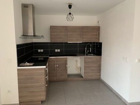 Appartement 3 pièces 70m2 MARSEILLE 10EME 992 euros - Photo 2