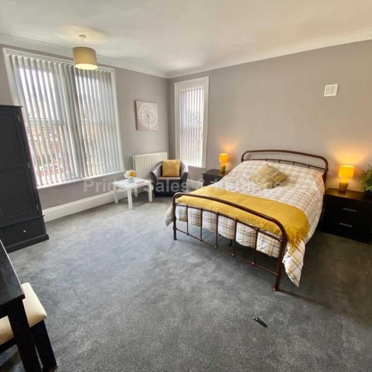 1 bedroom in a house share to rent - Photo 1