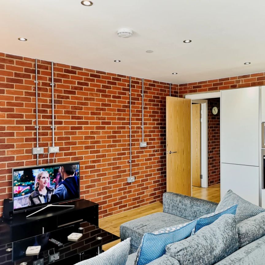 3 Bedroom Apartment - Photo 1
