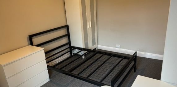 4 Bed Terraced House, Great Western Street, M14 - Photo 2