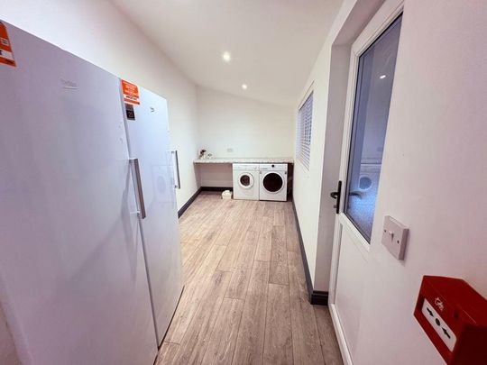 Beach Road - Room 11, South Shields, South Shields, Tyne and Wear, NE33 2LZ - Photo 1