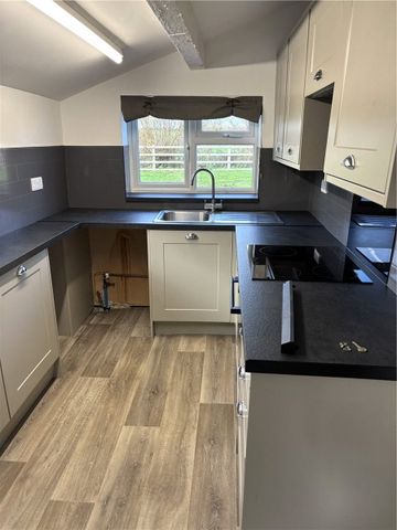 A charming and detached, two/three-bedroom cottage with a large garden, no neighbours but in close proximity to Rhuddlan, Rhyl and the A55 North Wales Expressway. - Photo 3