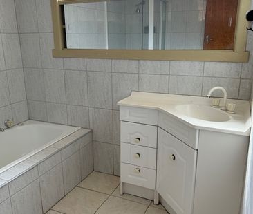 Centrally located family home! - Photo 5