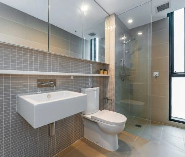 Stylish North-Facing Apartment in a Premier Lakeside Precinct - Photo 2