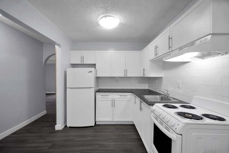 Villa Apartments - 2 Bedroom + Den - Photo 3