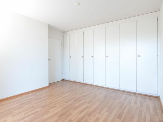"4,5 Zimmerwohnung mit Gartenschwimmbad" - Photo 1