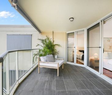 Ultra-Chic Beachside Retreat with Stunning Rooftop Terrace - Photo 6