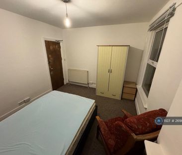 1 bedroom in a house share to rent - Photo 1