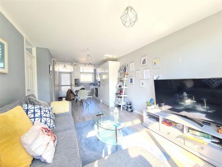 1 bedroom Flat To Let - Photo 4