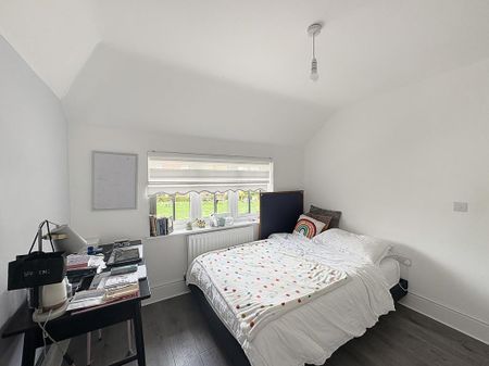 4 bedroom detached house to rent - Photo 2