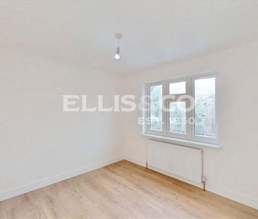 4 bedroom end of terrace house to rent - Photo 3
