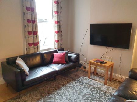 4 bedroom house, 1 en-suite - Photo 4