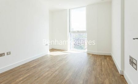 2 Bedroom flat to rent in Wandsworth Road, Nine Elms, SW8 - Photo 2