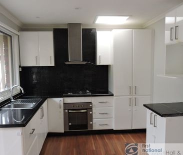 119 Gipps Crescent, Cranbourne, Vic 3977 - Photo 3