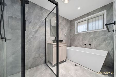 Prime Location! Renovated Family Home! - Photo 2