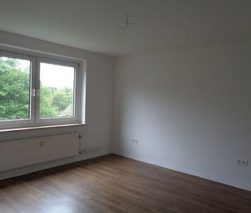 Reinkommen und Wohlfühlen: günstige 4-Zimmer-Wohnung - Foto 2