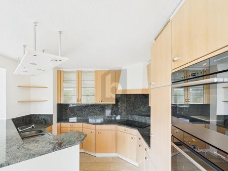 FAMILY-FRIENDLY WITH LARGE GARDEN AND SAUNA - Photo 2