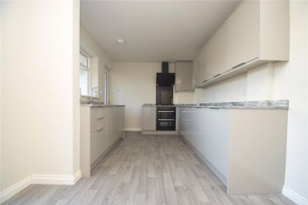 2 bedroom semi-detached house to rent - Photo 5