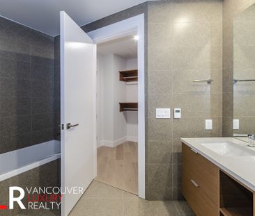Condo in West Vancouver, BC - Photo 2