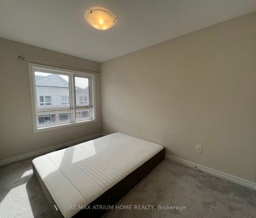 Townhouse For Lease | N8133796 - Photo 2