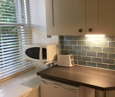 1 Bed Flat, Hamilton Drive, G12 - Photo 2