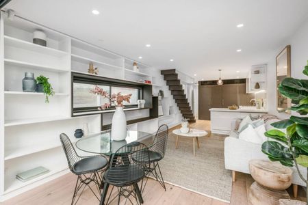 RENOVATED | BRILLIANTLY POSITIONED | LOW MAINTENANCE - Photo 2