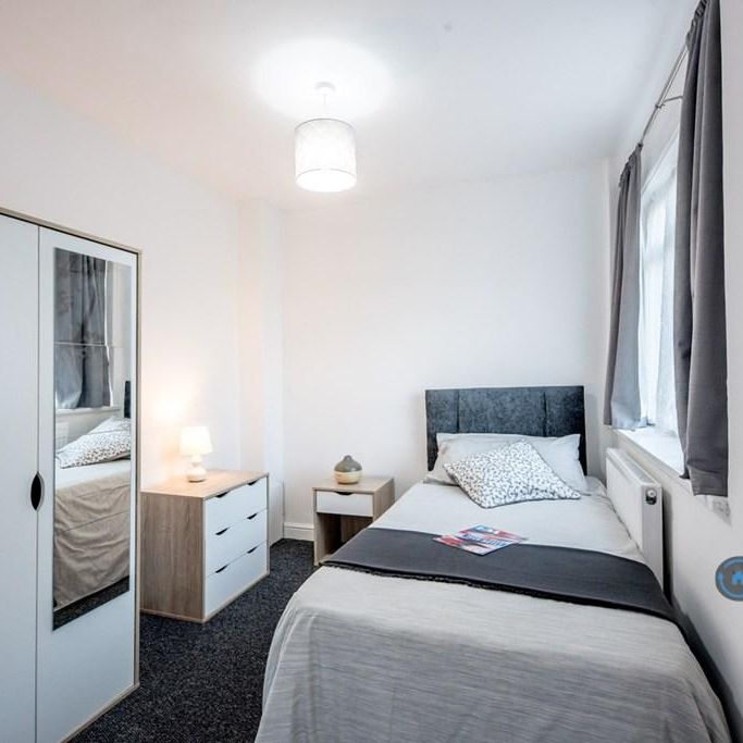 1 bedroom in a house share to rent - Photo 1