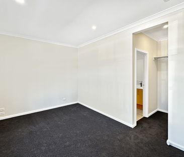 🏡 4-Bedroom House in Eynesbury - Photo 2