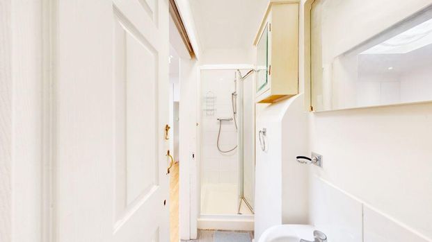 3 bedroom mews to rent - Photo 1