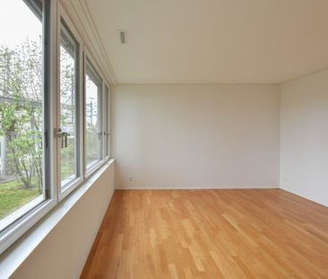 Modern 3.5-room apartment on the ground floor in a central location - Foto 2