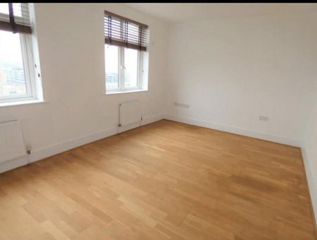 3 bedroom flat to rent - Photo 4