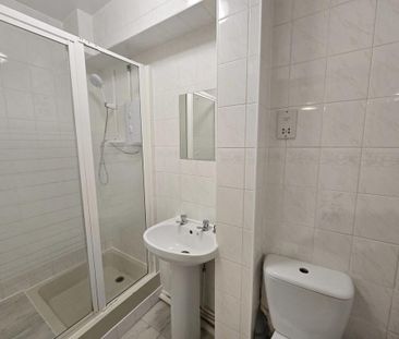1 bedroom in a house share to rent - Photo 6